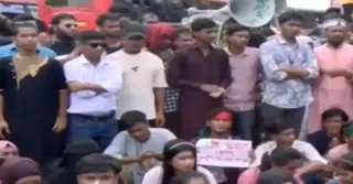 স্বাস্থ্য খাতের অব্যবস্থাপনার প্রতিবাদে বরিশাল-কুয়াকাটা মহাসড়কে অবরোধ